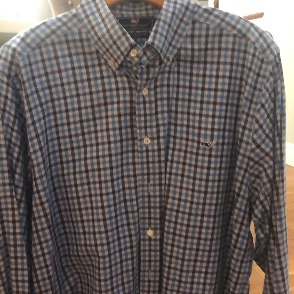 Vineyard Vines classic check. In very good condition. Hardly ever worn.